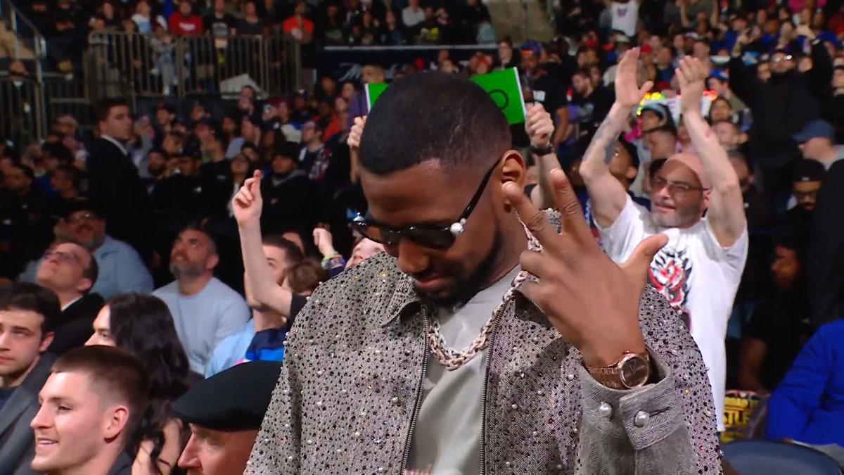 #WWERaw welcomes Fabolous AND Macaulay Culkin!