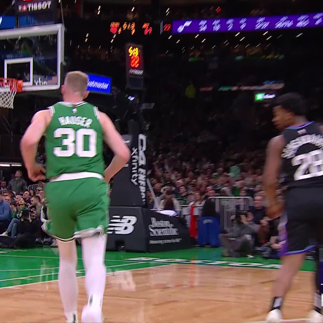 Sam Hauser just hit a Celtics record SEVEN threes in Q3 🔥