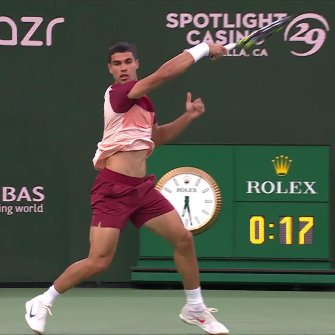 Alcaraz ha conectado una derecha a 180,8 km/h. Está reventando la pelota 😳😳😳😳