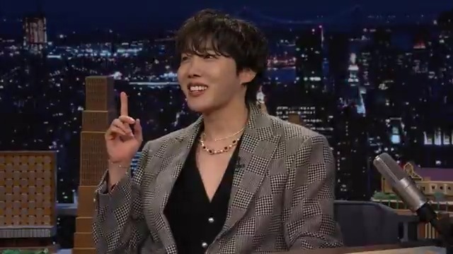 .BTS_official’s j-hope reveals his ᶠᵃⁿ In-N-Out Burgers order 🤣 #jhopeOnFallon #FallonTonight