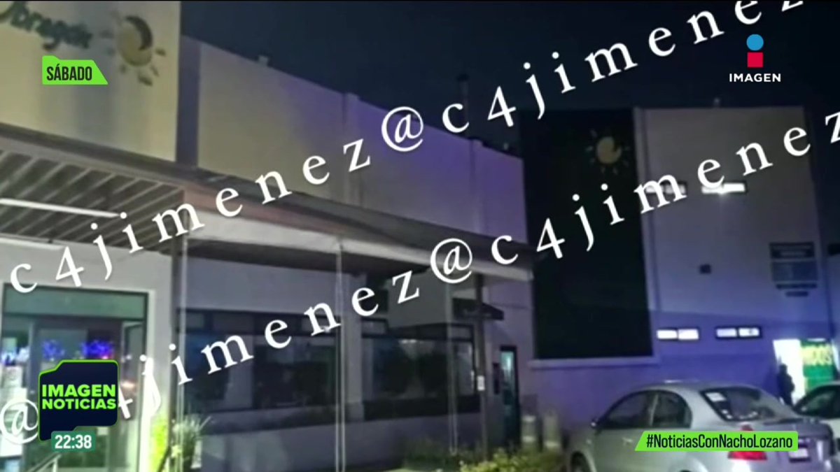 Empleados de una sucursal de Bisquets Obregón en #Azcapotzalco, #CDMX, habrían encontrado el cuerpo de un hombre dentro de uno de los hornos, pero el restaurante aseguró que la persona falleció en el piso mientras realizaba labores de mantenimiento.