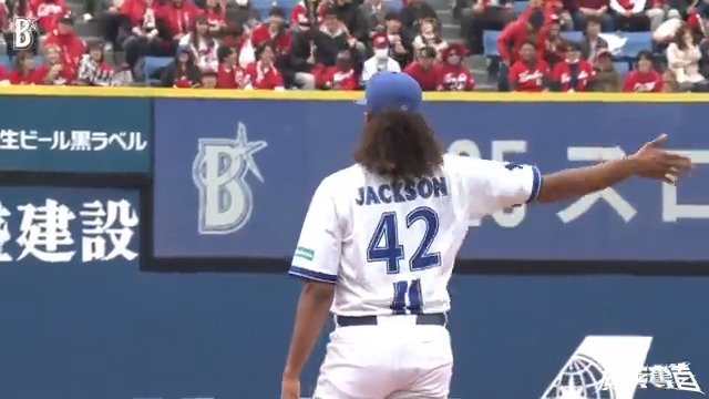 ファウルで粘られ、#ジャクソン 選手も思わず...🤭 #オープン戦 #横浜奪首 #baystars
