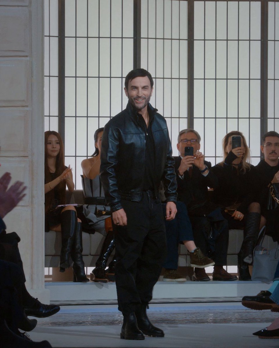 Women’s Fall-Winter 2025 Show. Backdropped by mesmerizing 19th century architecture, Artistic Director of Women’s Collections #NicolasGhesquiere commemorates his Fall-Winter 2025 presentation in Paris. Watch the full show at #LVFW25 #LouisVuitton