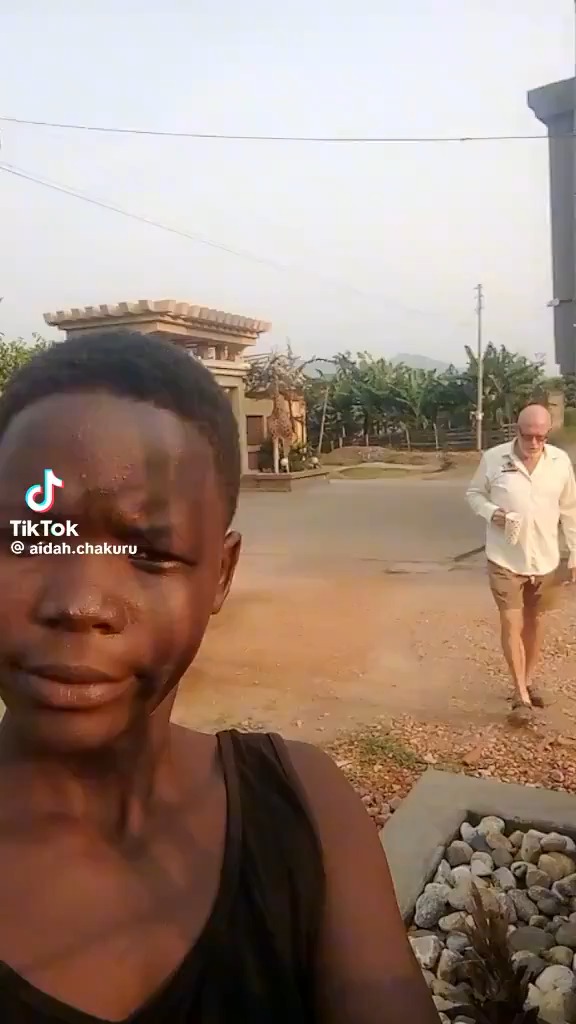 Imagine you have to explain in your own country why you are chilling where your are chilling