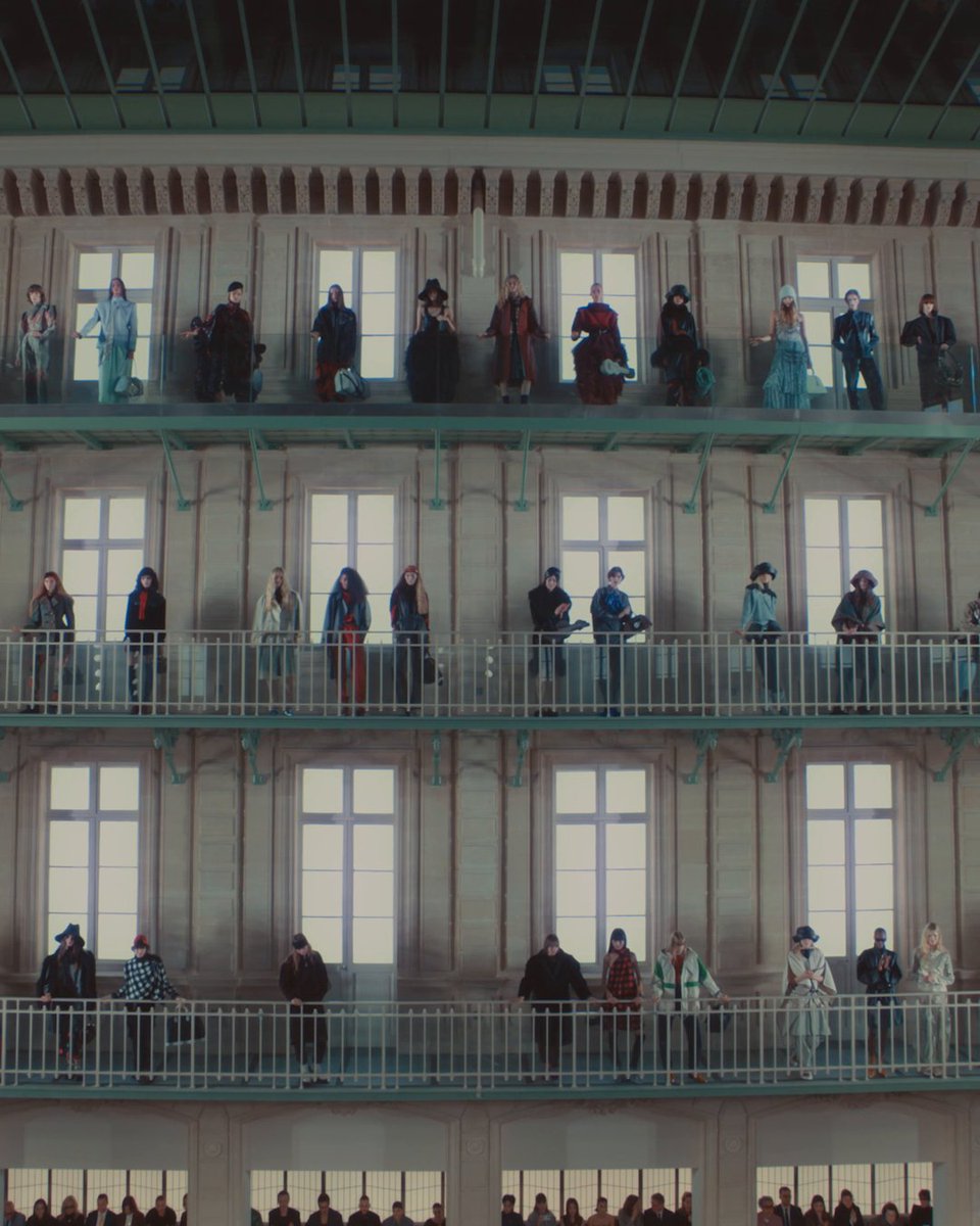 Women’s Fall-Winter 2025 Show. In a dazzling finale upon the atrium balconies, #NicolasGhesquiere showcases his audacious new collection – blending styles from past and present with his signature aesthetic. Watch the full show at #LVFW25 #LouisVuitton