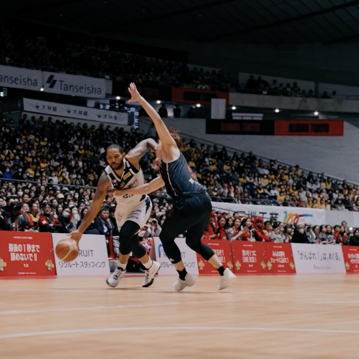 🛡️ 𝐃𝐄𝐅𝐄𝐍𝐒𝐄 𝐌𝐄𝐍𝐓𝐀𝐋𝐈𝐓𝐘 🛡️ ディフェンスにプライドを持ち、体を張って戦う選手たち。 明日のFE名古屋戦も🔥 #アルバルク東京 #Bリーグ