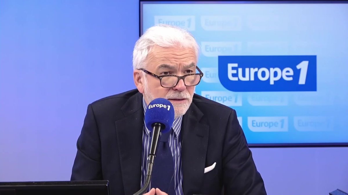 Incroyable un proche de Macron Martin Garagnon fait bégayer Pascal Praud #Europe1 Depuis 48h La strategie a L’Elysee a complètement changé face au groupe #Bollorusse ! Cet extrait en un exemple parfait ! Ukraine et Covid quel rapport 🤣🤣❤️❤️