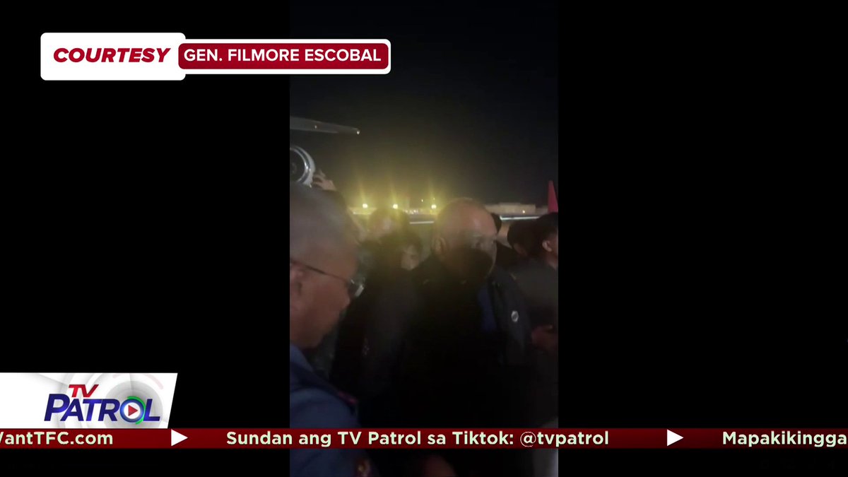 BREAKING: Matapos maaresto, isinakay na sa eroplano si dating pangulong Rodrigo Duterte.