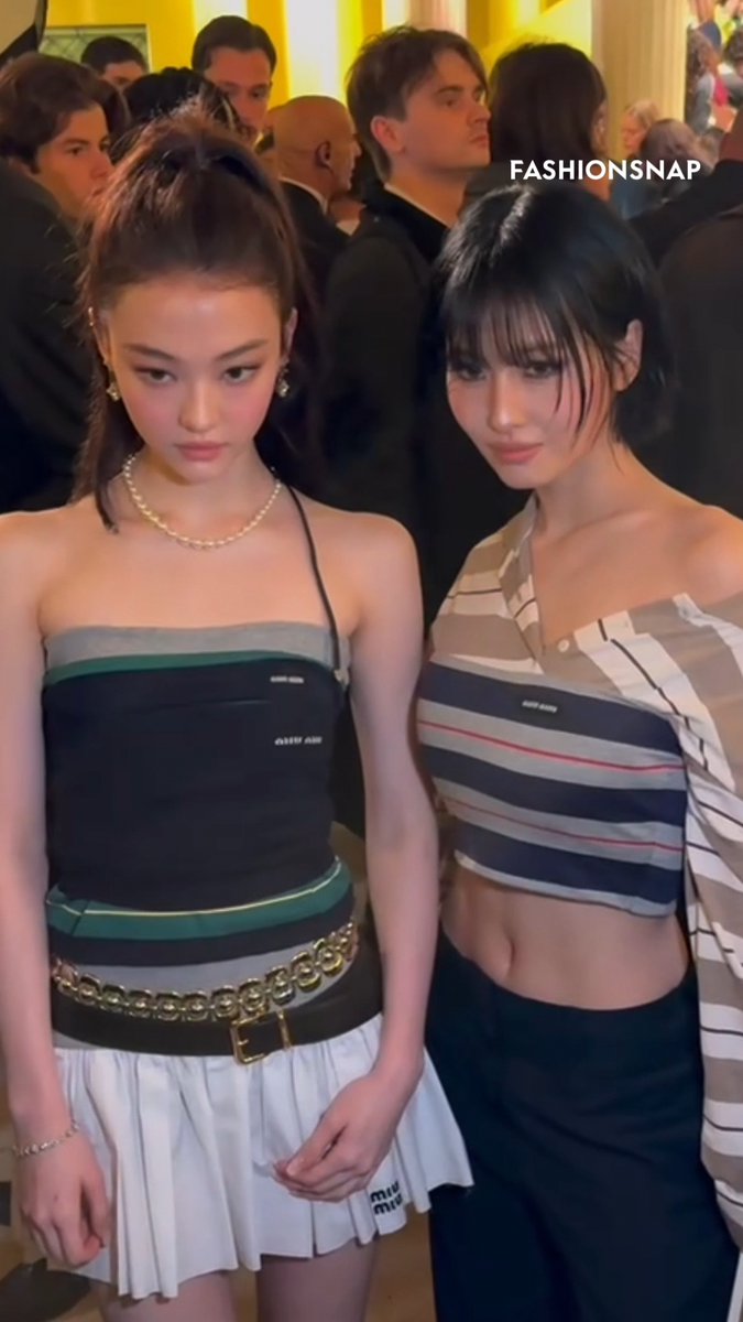 MOMO and MEOVV Ella Gross at the Miu Miu show #MiuMiuFW25xMOMO