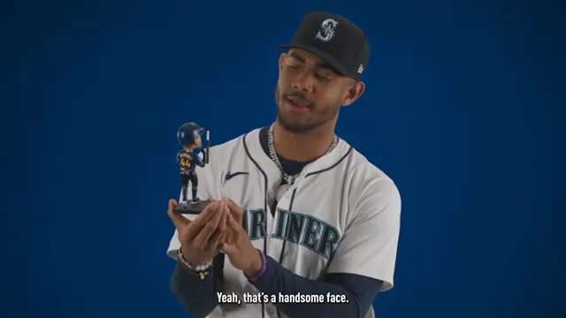 This bat flip bobblehead is Julio Rodriguez🇩🇴🦁 approved ✅🔥 >> <<