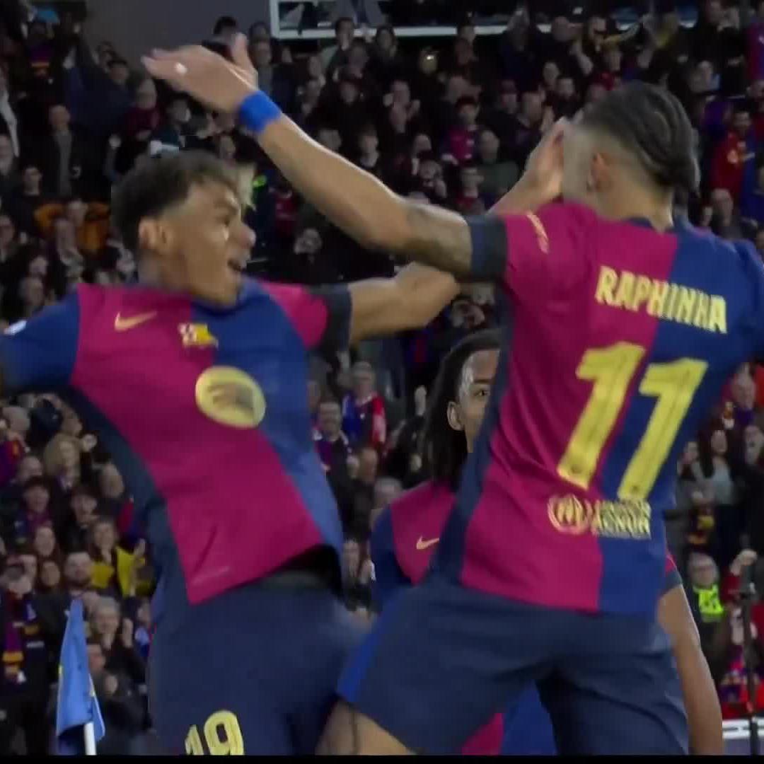 Lamine Yamal dropping bodies on the way to assisting Raphinha. What a player 🙌🏾 #UCL