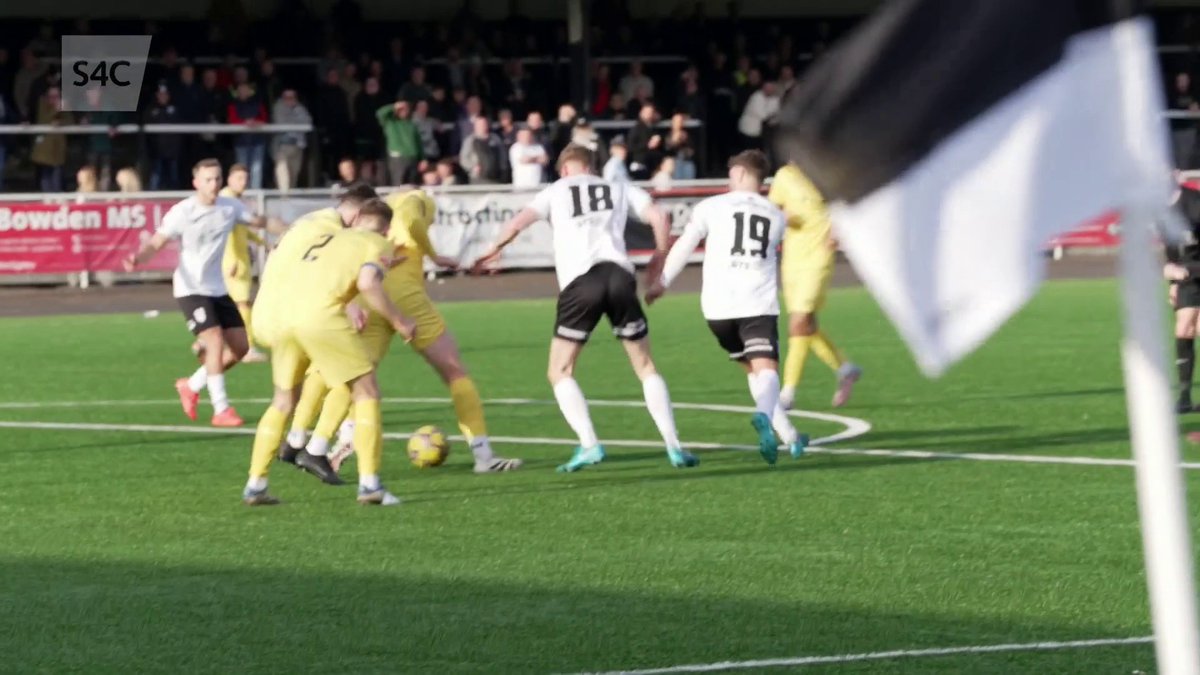 Mae CPD Merthyr ar dipyn o rediad ar y funud, ac oedd yn rhaid mynd i gael profiad o fod yn Mharc Penydarren - diwrnod y gêm!⚽ Matchday Experience at The Martyrs big game vs Swindon during the Non League Premier.⚽