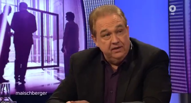 Der Umgang von Markus #Söder mit den #Grünen sei „brachial billiger, bayerischer Bierzelt-Humor“, sagt Comedian Oliver #Kalkofe (Oliver Kalkofe 📯). Söder reite sich immer weiter in einen „manischen Grünen-Hass“ hinein, der nicht nachvollziehbar sei. #maischberger Das Erste