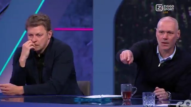 ‘Die VAR is een 𝐬𝐮𝐤𝐤𝐞𝐥, die moet wat anders gaan doen!’ 🗯️ Marco van Basten vindt het belachelijk dat Inter een penalty kreeg 😤 #ZiggoSport #UCL #INTFEY