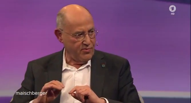 „Die können doch nicht einfach so ein Papier hinklatschen und sagen: ‚Stimmt zu!‘“, sagt der langjährige @DieLinke-Fraktionsvorsitzende Gregor Gysi über das geplante Finanzpaket von Schwarz-Rot. #maischberger Das Erste