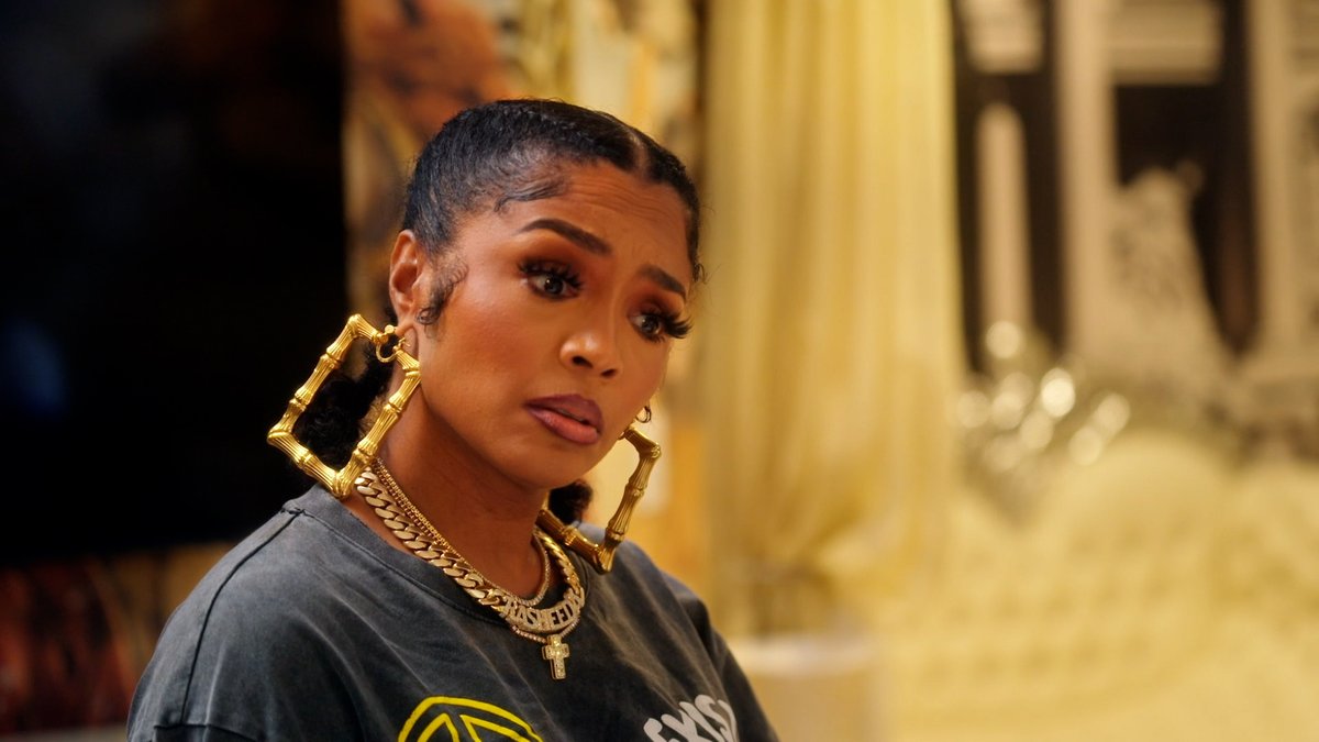 Roll the tapes back 🎥 Erica Banks is questioning Rasheeda's loyalty to Yandy! 🤥 #LHHATL Should these girls stop playing with the Boss Chick? Does Rasheeda owe Yandy some type of loyalty? Let's talk 👇🏾