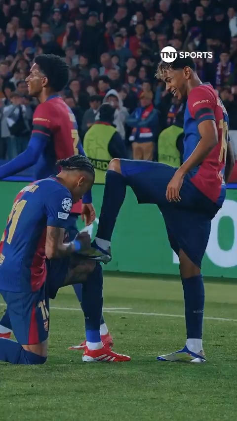 Aos 17 anos, ele faz parecer fácil! 🤩🔥 Simplesmente Lamine Yamal na #CasaDaChampions.