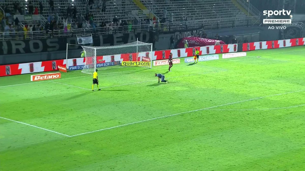 O goleirão do Sao Jose foi o escolhido pra abrir a disputa de penaltis entre o clube gaucho contra o Red Bull Bragantino e fez isso aí… Que loucura! 😅