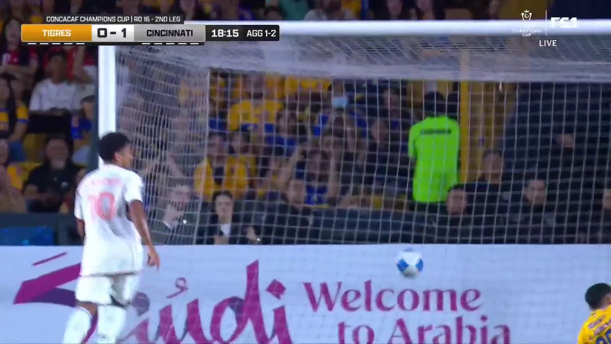 Evander colocando o Cincinnati na frente do Tigres no confronto da Concachampions!