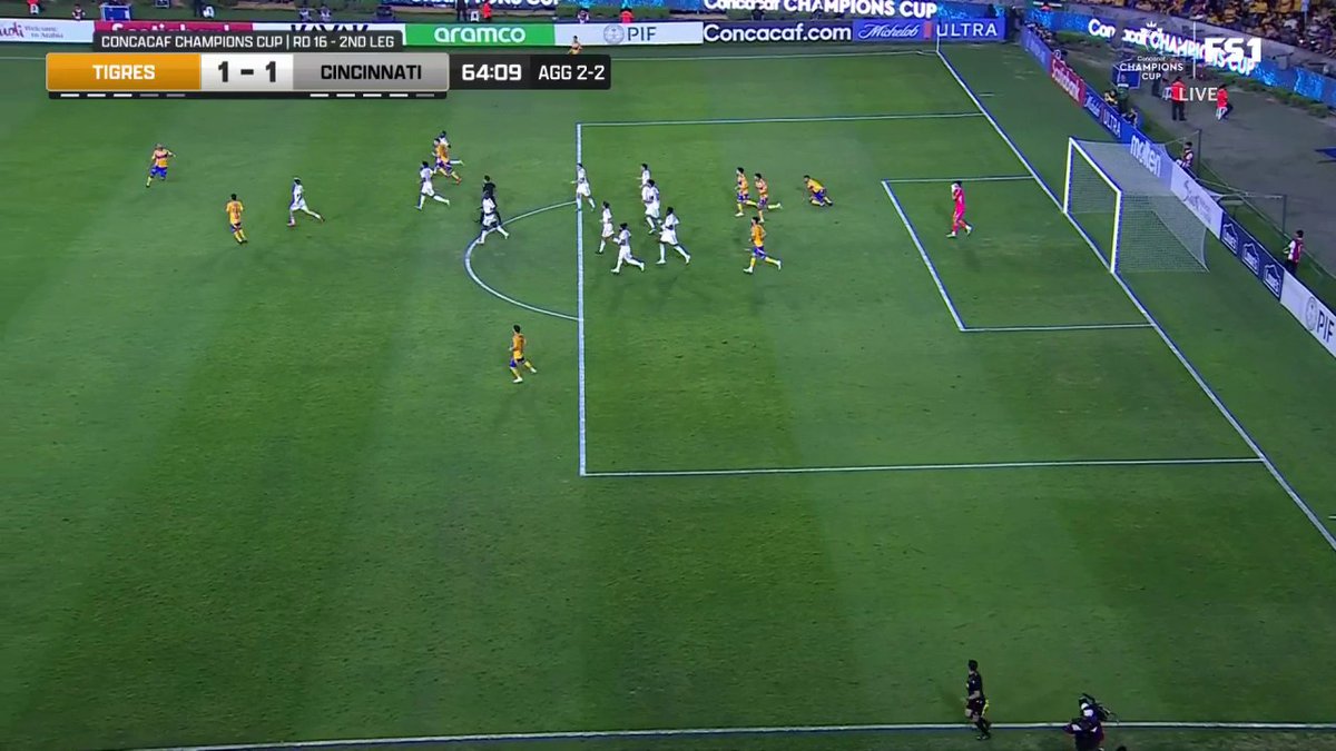 WOW. What a ball in for the Tigres equalizer 👀