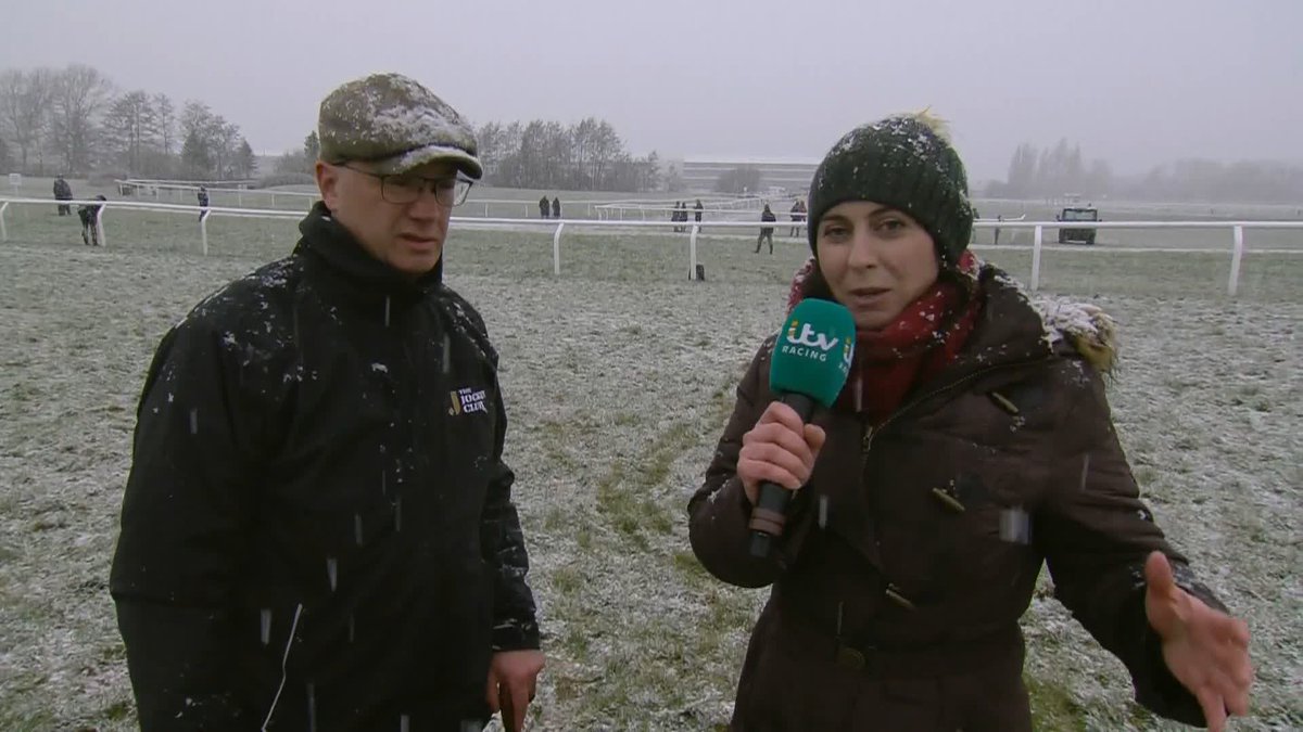 Despite snow at Cheltenham, the clerk of the course expects conditions to clear very quickly ❄️ #ITVRacing | #CheltenhamFestival | CheltenhamRacecourse | Sally Ann Grassick