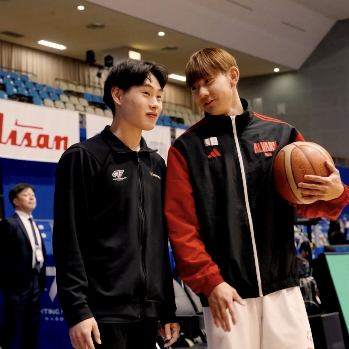 2年前に特別指定選手として加入した宇都宮陸選手と久々の再会🙌 #アルバルク東京 #Bリーグ