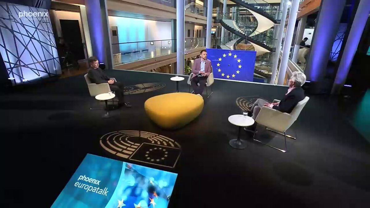 "Nur aus der Stärke heraus kann man die #Ukraine schützen, weil die Sprache versteht Wladimir Putin", so die EU-Abgeordnete Marie-Agnes Strack-Zimmermann FDP im phoenix-europatalk. Sie hätte es befürwortet, wenn man der Ukraine eine NATO-Mitgliedschaft in Aussicht gestellt hätte. Marc Steinhäuser