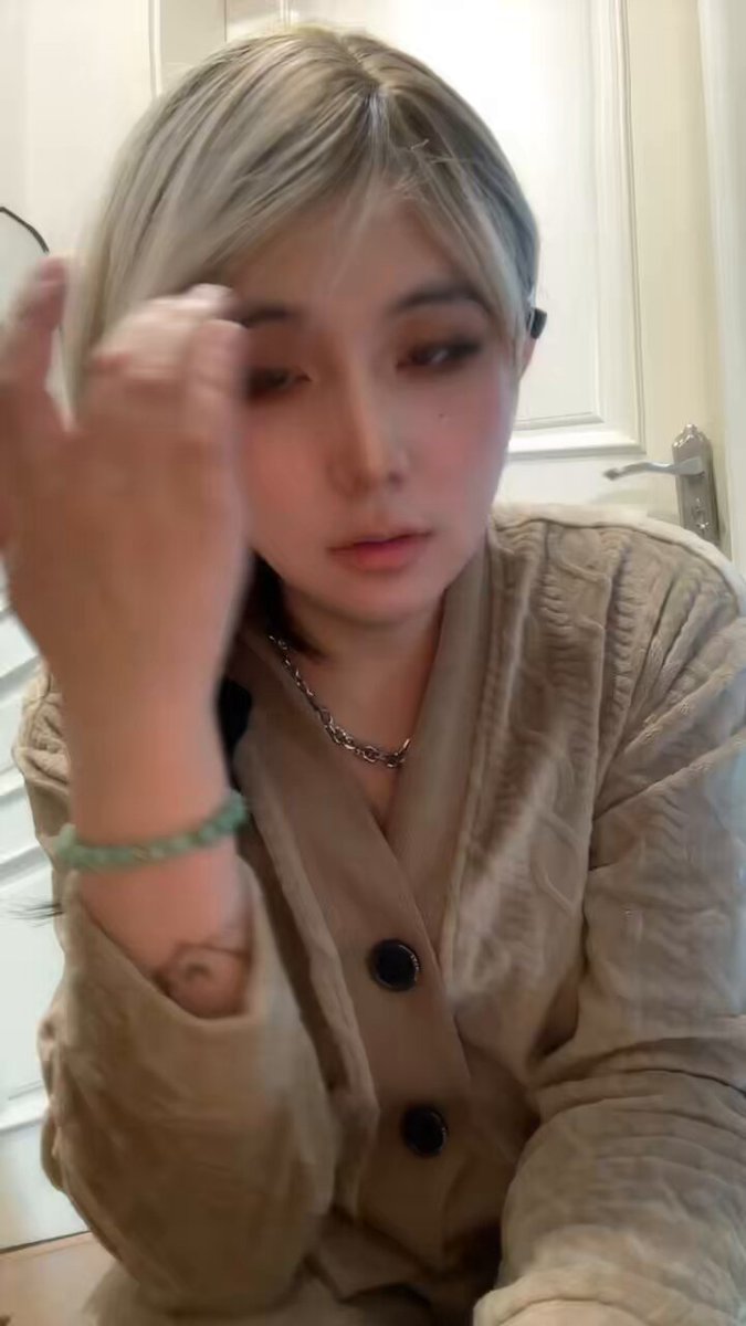 少女感以及离我越来越远了，现在怎么打扮都是一股子小妈味！！！ #武汉伪娘 #伪娘 #伪娘cd #伪娘ts