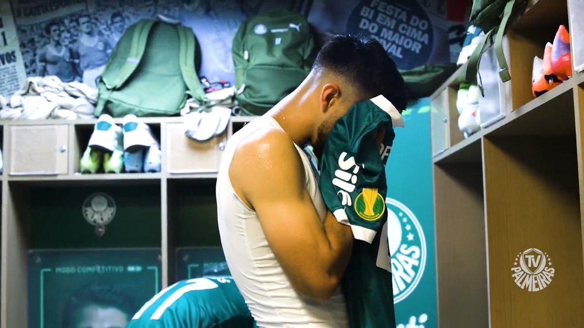 Pra quem pediu, não veio em horário nobre, mas tá no ar: o vídeo de bastidores da nossa classificação pra decisão do Paulistão chegou! VAMOS EM BUSCA DO TETRA! 👊🏿 ➤