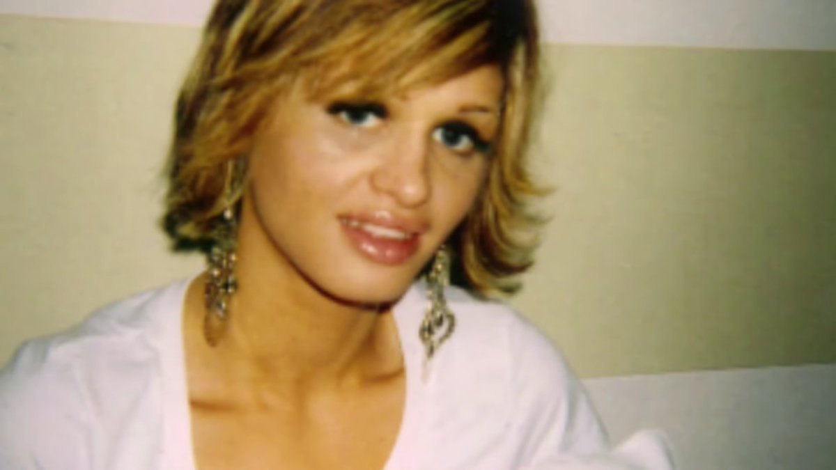 Inside the 30 year hunt for a serial killer who targeted sex workers. From Academy Award®-nominated and Emmy-winning director Liz Garbus comes Gone Girls: The Long Island Serial Killer, premiering March 31