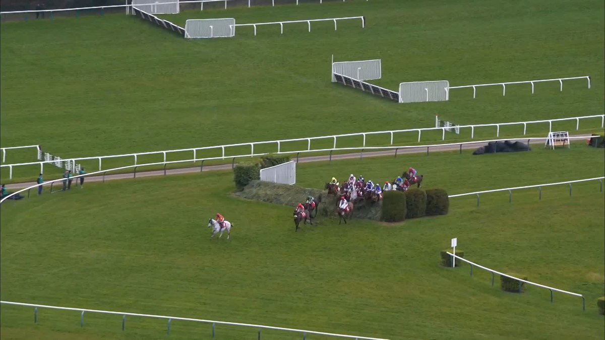 Vanillier ran into a brilliant third place, despite this mistake 👀 What could've been?! #ITVRacing | #CheltenhamFestival