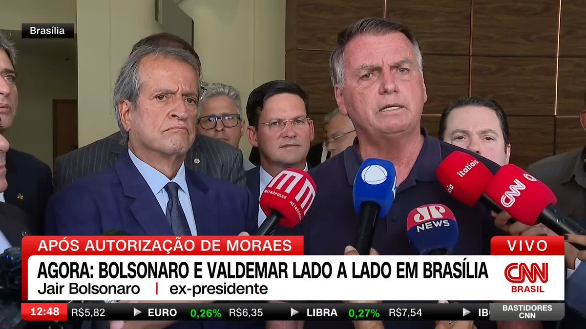 Após liberação do ministro do STF Alexandre de Moraes, o ex-presidente Jair Bolsonaro (PL) falou à imprensa, nesta quarta-feira (12), ao lado do presidente do PL, Valdemar Costa Neto. Bolsonaro disse que segue sendo o candidato do PL para as eleições de 2026. #BastidoresCNN