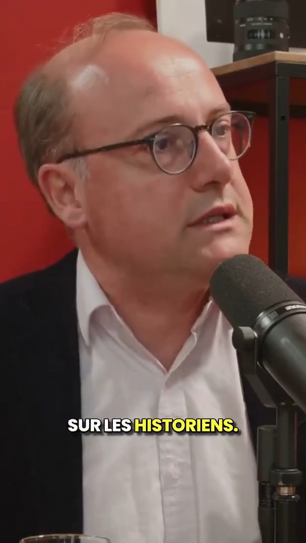 "Comment les journalistes peuvent-ils parler du livre, puisqu'ils sont dedans ?". Interrogé par Daniel Schneidermann sur la faible couverture de son dernier livre, Johann Chapoutot, historien du nazisme, a son avis sur la question...