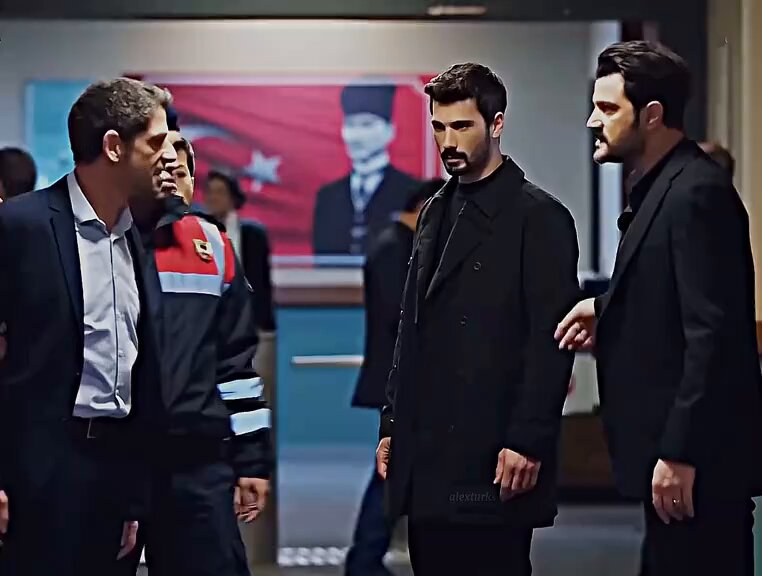 تورغوت كمال الجورجي كاهان ابو كاهان اولاد تورغوت وعائلة اسكندر كلهم بيكونوا ضد خليل ابراهيم وفكرت منتظر العداوات ذي والله رجع الشغف للمسلسل بمتعة كبيرة ياه ياه يحدود متعنا 🖤
