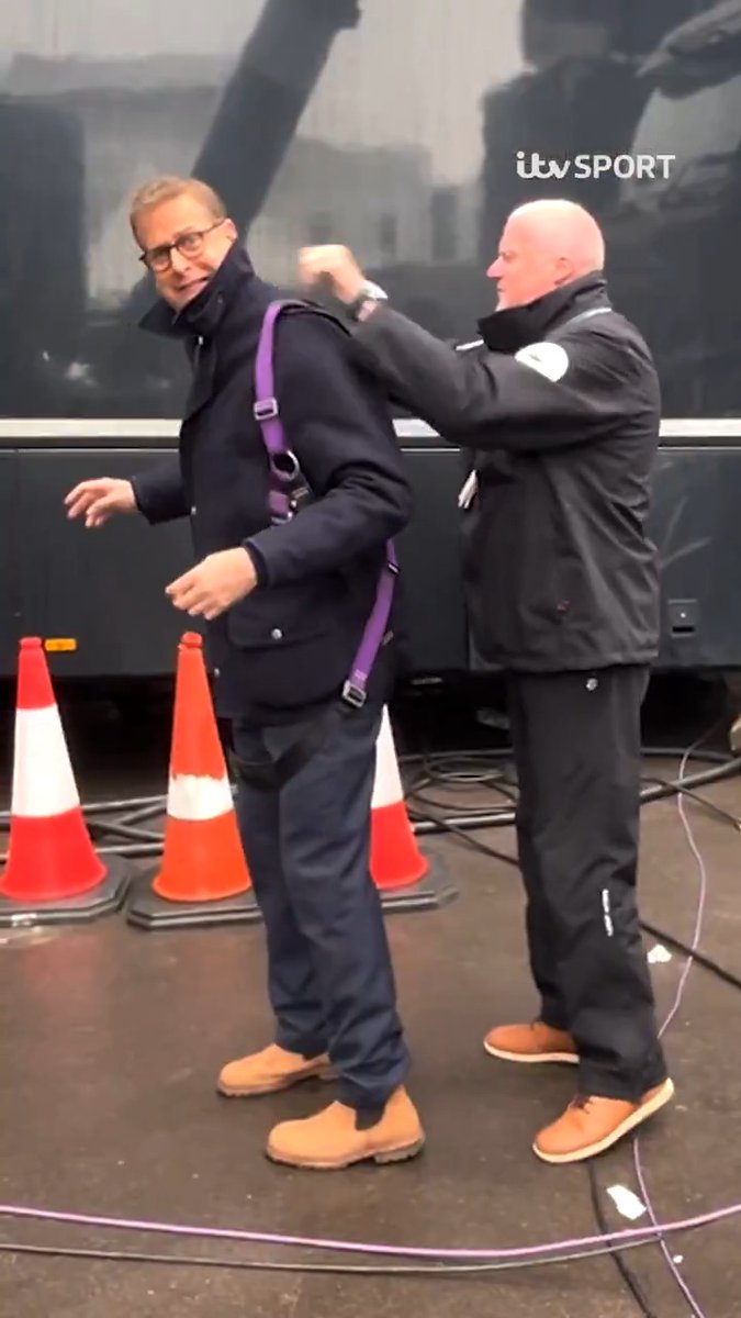 TV isn't for the faint-hearted is it Ed Chamberlin? 😆 #CheltenhamFestival | #ITVRacing