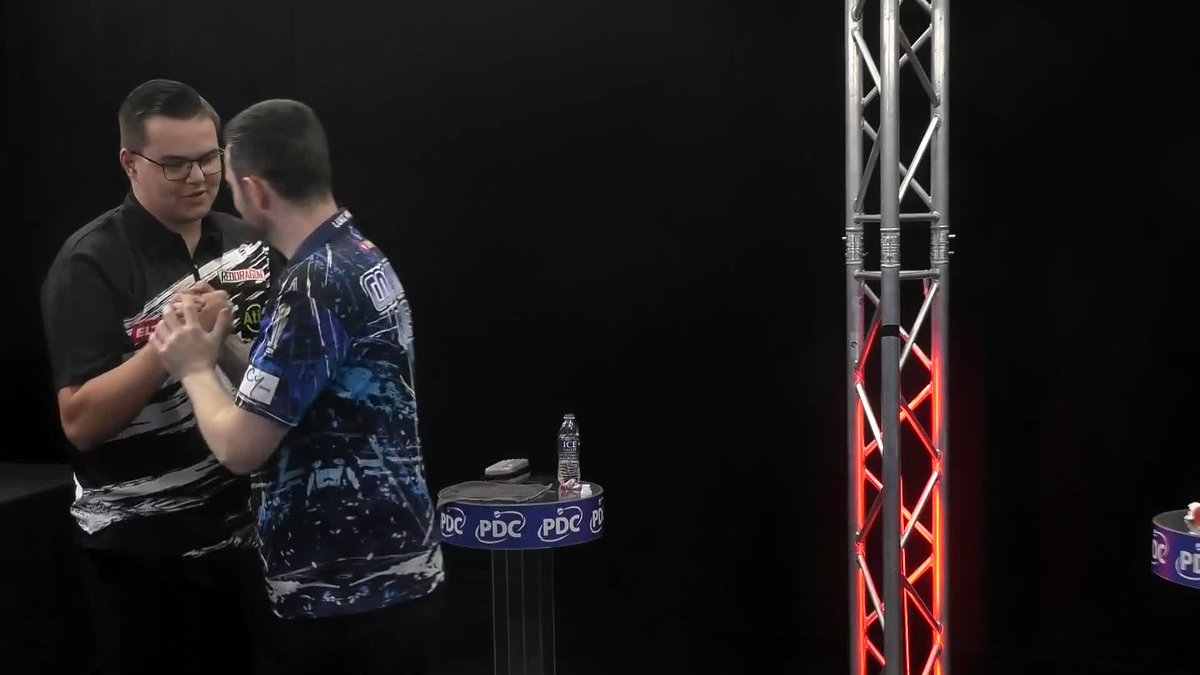 GLORY FOR GIAN IN PC6! 🏆 After suffering heartbreak in yesterday's final against Joe Cullen, Gian van Veen wins his first Players Championship title - defeating Luke Humphries 8-3! 📺 #PC6