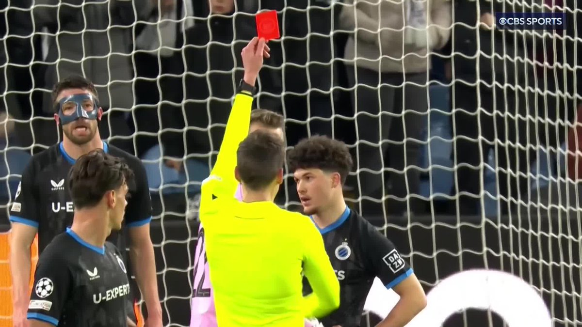 Already down 3-1 on aggregate, now Club Brugge go down to 10 men after 15 minutes at Villa Park! 🟥 An uphill climb gets even steeper as Kyriani Sabbe sees straight red for a tackle on Marcus Rashford 😰