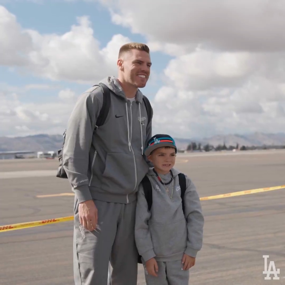 飛行機に乗り込むドジャース選手！ いよいよ日本に向けて出発🛫 🎥Los Angeles Dodgers #ドジャース
