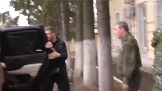 普京已经亲自到库尔斯克督战，战场态势看，库尔斯克战局，对乌克兰极为不利。 如普京夺回失去的库尔斯克，接受川普的停火的话，俄罗斯实际上就会即成事实的控制了目前占据的乌克兰领土。总算是爬出了战争泥潭 如川傻再解除对俄制裁，算是俄罗斯一场胜利，毕竟夺取了乌克兰土地，并打破了封锁