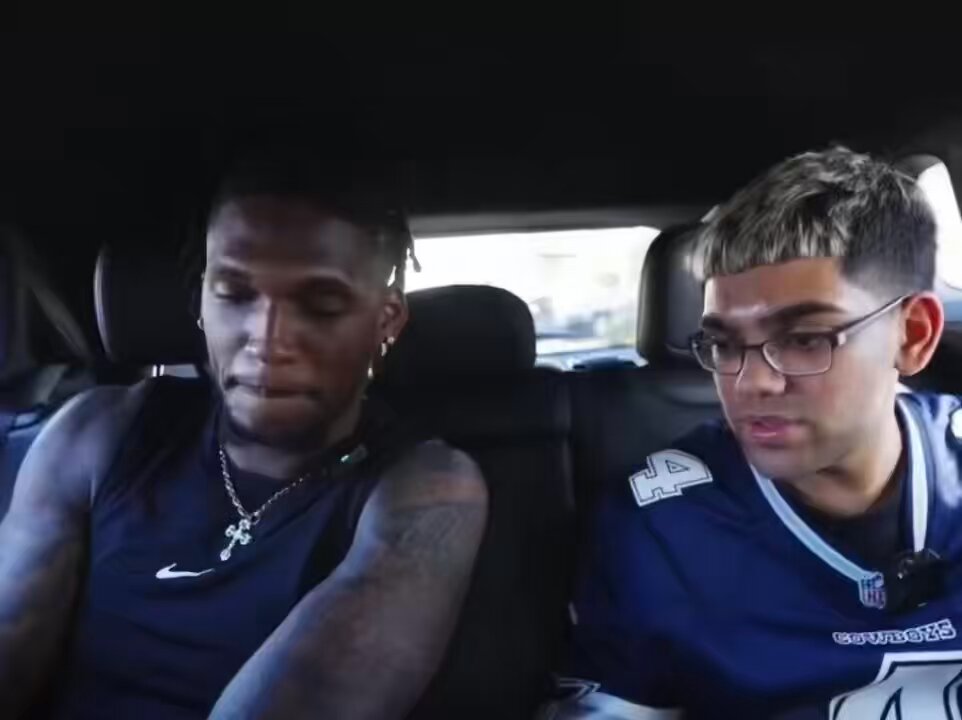NFL Superstar CeeDee Lamb found out his now former teammate Demarcus Lawrence SIGNED with the Seahawks live from N3ONs chat… 😳