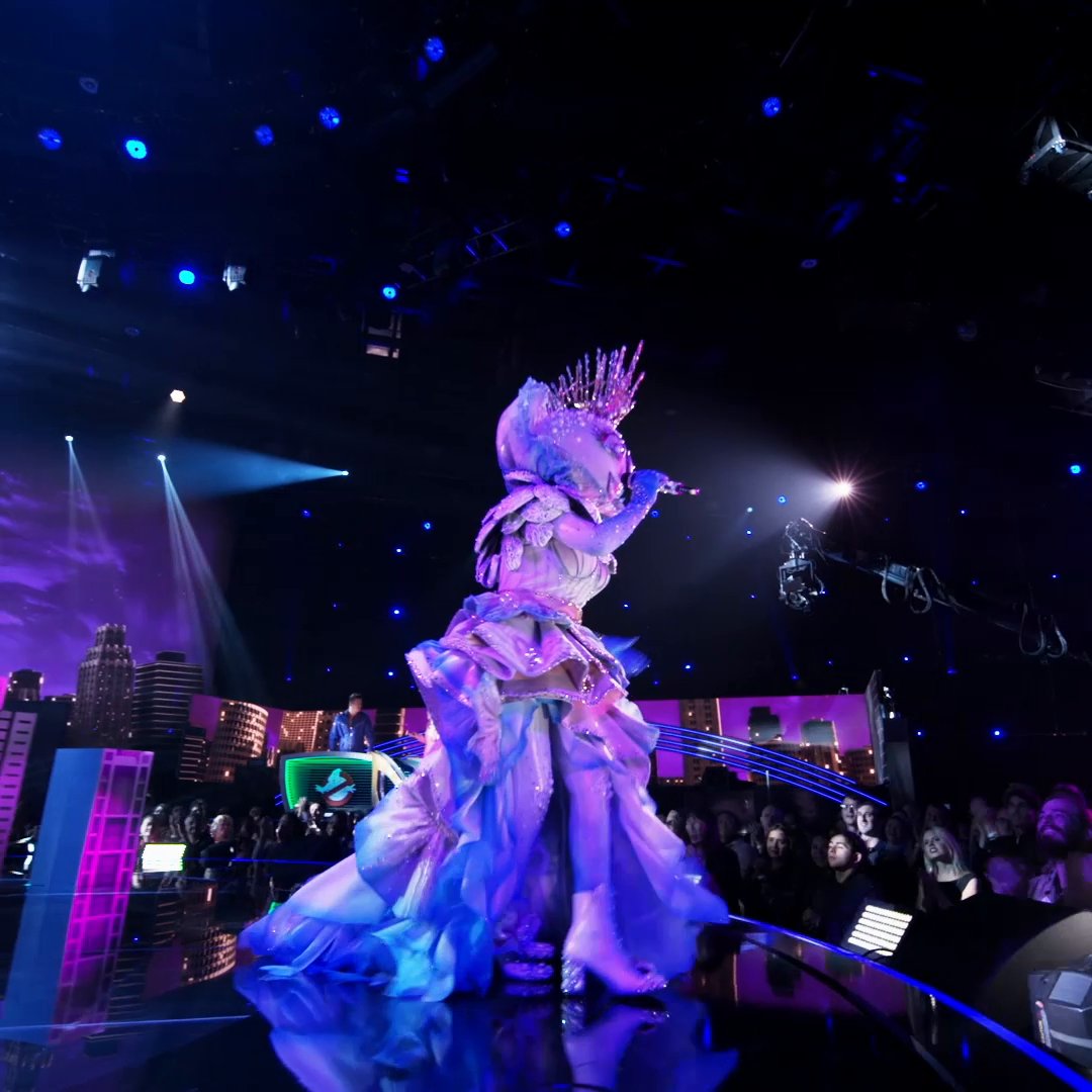 #PearlMask’s got this power ballad on lock — what a VOICE! 😱#TheMaskedSinger