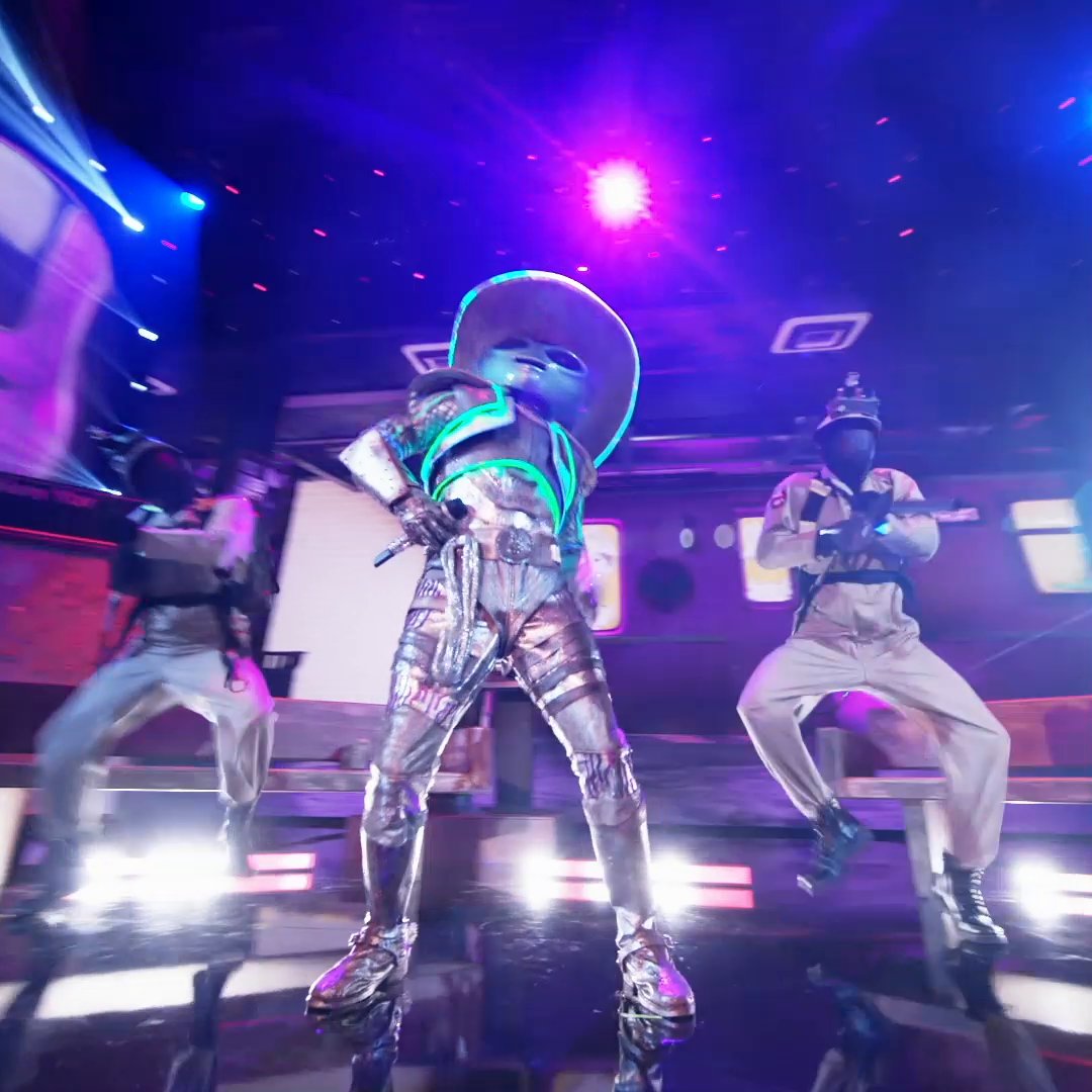 He’s got the moves to match — #SpaceRangerMask’s coming through to clean up the competition! 👏 #TheMaskedSinger #Ghostbusters