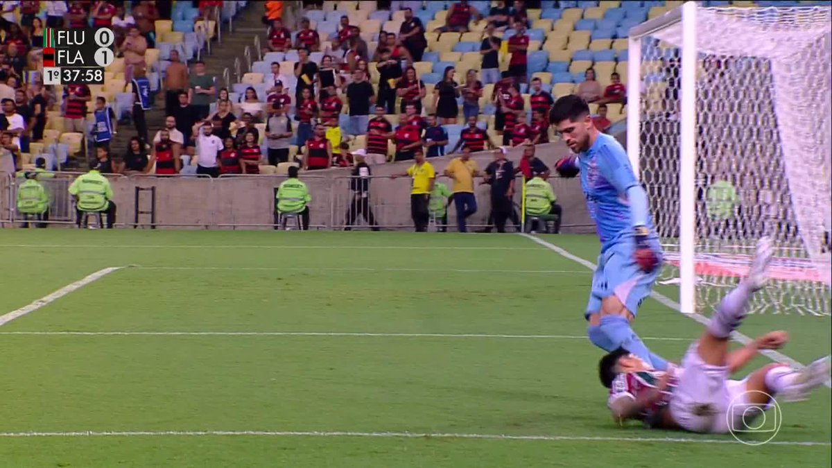 O drible do Rossi no Cano. 🎥 TV Globo 📺 | ge