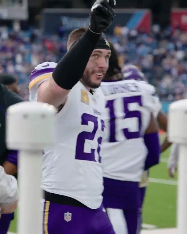 BAH GAWD THAT'S @HarriSmith22's MUSIC!! The #Vikings and S Harrison Smith have agreed on a restructured contract for his 14th NFL season.