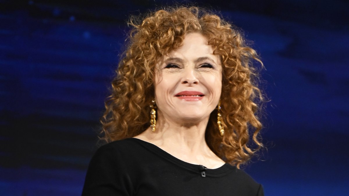 .Bernadette Peters gives an impromptu performance of “Broadway Baby”! #FallonTonight