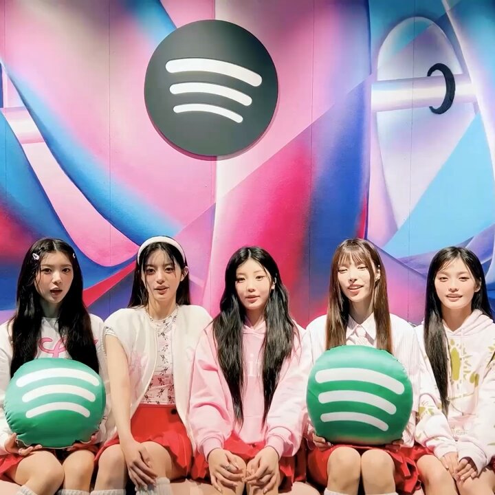 ILLITが #Spotifyオフィス に遊びにきてくれました🍫 メンバーセレクト！“Almond Chocolate” と一緒に聴きたい楽曲を詰め込んだ “Chocolate Mood” プレイリストが公開中！ 撮影コンテンツの公開をお楽しみに💕 ILLIT Official Japan #ILLIT_AlmondChocolate #ILLIT #아일릿