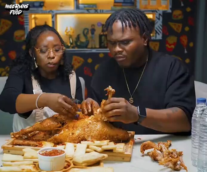 A conversation between Ife and Oluwadollarz at a show has surfaced online!