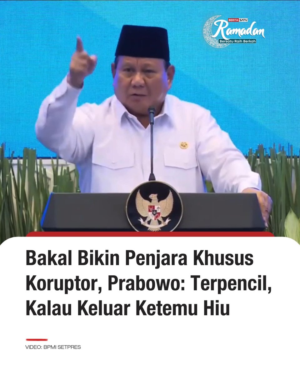 Presiden Prabowo Subianto mengaku geram dengan para koruptor dan bertekad untuk membangun penjara khusus koruptor dengan tingkat keamanan maksimal. "Saya akan sisihkan dana saya akan bikin penjara yang sangat kokoh di tempat yang sangat terpencil, mereka tidak akan bisa keluar malam hari," kata Prabowo dalam peluncuran mekanisme baru tunjangan guru ASN daerah langsung ke rekening guru di Kantor Kemendikdasmen, Jakarta, Kamis (13/3/2025). "Kita akan mencari pulau, kalau mereka mau keluar biar ketemu hiu," tambah Prabowo. Prabowo mengungkap bahwa koruptor adalah yang membuat masyarakat Indonesia susah. Oleh karenanya, Prabowo tak takut dan tak akan gentar memberantas para koruptor. "Saya tidak akan mundur menghadapi koruptor, saya tidak akan mundur menghadapi koruptor. Mereka harus ngerti, saya ini siap mati untuk bangsa dan rakyat ini," kata Prabowo. Simak berita selengkapnya di & YouTube BeritaSatu! #PrabowoSubianto #Koruptor #Penjara #BeritaSatu