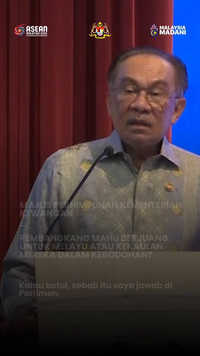 Kesal dengan sikap pembangkang yang membantah Rang Undang-Undang Pembaharuan Semula Bandar (PSB) atas alasan “mahu tolong Melayu”, namun hakikatnya membiarkan golongan miskin bandar majoriti Melayu terus hidup sempit dan terhimpit selama puluhan tahun tanpa penyelesaian. Bantu Melayu apa begini? Bantahan membuta tuli ini hanya menyebabkan orang Melayu terus dilemahkan supaya mudah untuk mereka diperalatkan dengan agenda perkauman dan sentimen agama yang sempit. #MalaysiaMADANI #MADANIBekerja