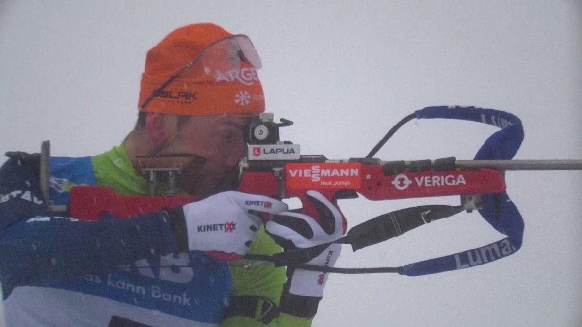 Wow! Jakov Fak is about to claim his first victory since March 2015 after a flawless performance at home in @biatlonpokljuka 🤯 Watch it all unfold on and 💥